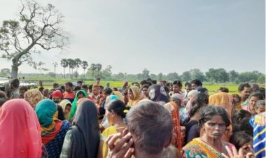 मृतक के ससुरालवालों पर परिजनों ने लगाया हत्या का आरोप, शव के साथ किया सड़क जाम