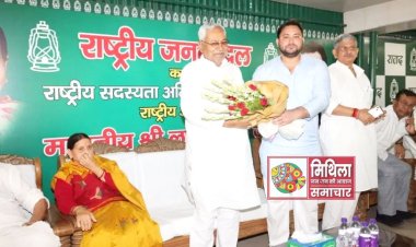 राजभवन पहुंचे नीतीश कुमार और तेजस्वी यादव, सरकार बनाने का पेश करेंगे दावा