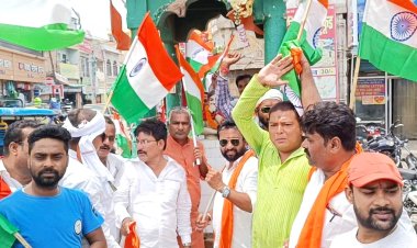 तिरंगे के रंग में रंग रहा पूरा दरभंगा शहर, भाजयुमो ने निकाली तिरंगा यात्रा