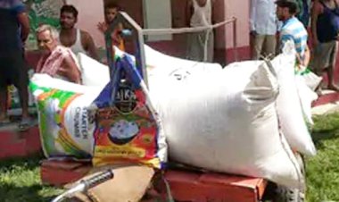 दरभंगा में मिड डे मील का चावल बेचते धराए हेडमास्टर: ग्रामीणों ने पकड़कर पुलिस के हवाले किया, आरोप पर बोले- चावल सड़ गया था इसलिए बेच रहे थे