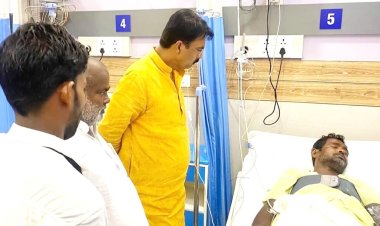 दरभंगा:- नगर विधायक संजय सरावगी ने अस्पताल जाकर घायल रामप्रकाश पासवान का जाना हाल, हरसंभव मदद का दिया आश्वासन।