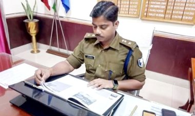 दरभंगा के एक्शन मूड में पुलिस कप्तान, दरभंगा पुलिस ने बढ़ाई गश्त: नगर निकाय चुनाव को लेकर शहर में सुरक्षा के विशेष बंदोबस्त, असामाजिक तत्वों पर रहेगी पुलिस की नजर, तंग गलियों में सादे लिबास में पैदल पेट्रोलिंग करेगी पुलिस टीम