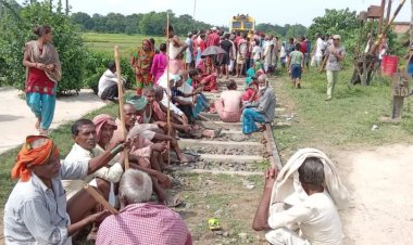 विभिन्न ट्रेनों के ठहराव की मांग को लेकर सकरी-हरनगर रेल मार्ग सेवा ठप, तीन घंटे से ट्रेनों का ठहराव प्रभावित