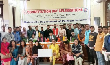 दरभंगा:- विश्वविद्यालय राजनीति विज्ञान विभाग में पूरे हर्षोल्लास के साथ मनाया गया संविधान दिवस कार्यक्रम।