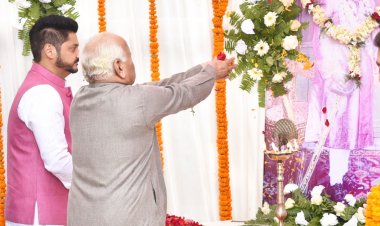 दरभंगा के राज परिसर स्थित संघ प्रमुख मोहन भागवत ने महाराज कामेश्वर सिंह की जयंती पर श्रद्धा सुमन अर्पित किया