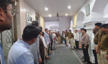 डीएम(एसएफसी) की हुई असामयिक मौत, जिला प्रशासन ने दी श्रद्धांजलि