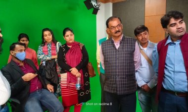 कुलपति के आदेश से विश्वविद्यालय के एडवांस रिसर्च सेन्टर में स्थापित ऑडियो- वीडियो मूक लैब के संचालन हेतु दिया गया प्रशिक्षण