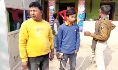 विश्वविद्यालय थाने ने की कार्रवाई: चाकू मारकर घायल करने के मामले में पिता-पुत्र गिरफ्तार