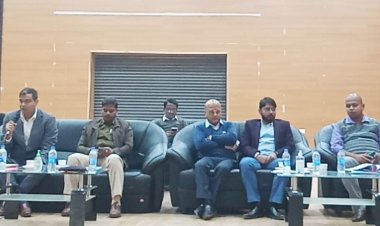 नगर निकाय चुनाव को लेकर दरभंगा के डीएम व एसएसपी की अधिकारियों के साथ संयुक्त ब्रीफिंग, दिये आवश्यक निर्देश