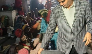 दरभंगा में बेसहारा लोगों को ठंड से बचने को मिला कम्बल, शनि मंदिर के समीप डीएम राजीव रौशन ने प्रदान किया कम्बल