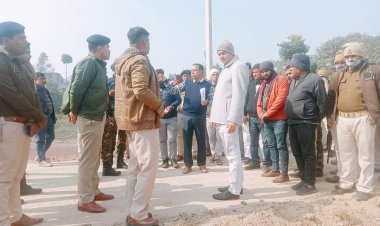 दरभंगा में मुख्यमंत्री के प्रस्तावित कार्यक्रम को लेकर भट्टपुरा पहुंचे डीएम और एसएसपी