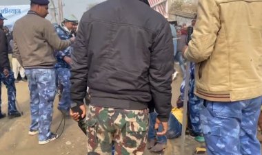 नीतीश कुमार की समाधान यात्रा के दौरान दरभंगा में पुलिस ने युवक पर भांजी लाठियां, जानिए क्या है पूरा मामला