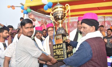 दरभंगा:- क्रिकेट टूर्नामेंट के फाइनल मैच में बस स्टैंड ने यंग स्टार को 6 विकेट से हराकर जीता खिताब