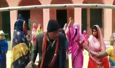 दरभंगा में सरकारी योजनाओं के नाम पर बच्चों से अवैध वसूली करने वाले प्रिंसिपल को महिलाओं ने दौड़ा-दौड़ा कर पीटा, जानें क्या है मामला?