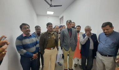 डीएम व एसएसपी ने किया ईवीएम वेयर हाउस का निरीक्षण