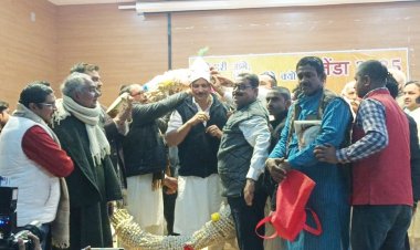 चांदी की ताज से रूड़ी का हुआ मिथिला की धरती पर भव्य स्वागत, बोले रूडी- पिछड़ेपन की वजह यहां के नेताओं की जाति आधारित राजनीति