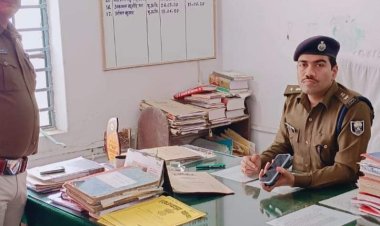 दरभंगा के सिंहवाड़ा थाना निरीक्षण करने पहुचे दरभंगा के युवा तेज तरार एसपी सागर कुमार झा, चोरी की वारदातों को रोकने का दिया निर्देश