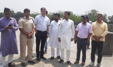 दरभंगा के DM Rajeev Roshan और SSP Awakash Kumar ने किया बहादुरपुर के EVM वेयर हाउस का निरीक्षण