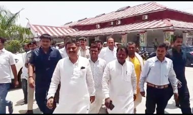 उड़ान योजना का नंबर वन दरभंगा एयरपोर्ट पर यात्रियों के बैठने के लिए प्लास्टिक की कुर्सी नसीब बड़ी दुर्भाग्यपूर्ण - मंत्री संजय झा