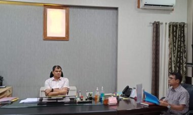 दरभंगा: योजनाओं के लिए भू-अर्जन की जिलाधिकारी ने की समीक्षा, अंचलाधिकारी, राजस्व पदाधिकारी से स्पष्टीकरण, वेतन भुगतान पर रोक