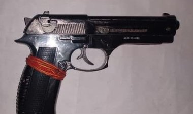 दरभंगा: बाजार में नकली पिस्तौल के साथ घूम रहा था बदमाश, आने-जाने वाले राहगीर से मांगता था रंगदारी, फिर जानिए क्या हुआ