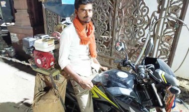 जुगाड़ हो तो ऐसा... बाइक पर लगाई चने की चक्की, अब घर-घर जाकर पीसता है शुद्ध सत्तू