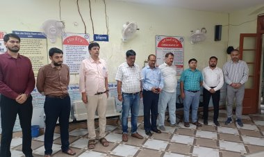 बिहार के सीनियर अधिकारी जीतेन्द्र प्रसाद साह की हिमाचल प्रदेश में मौत, दरभंगा प्रशासनिक सेवा के पदाधिकारियों ने उनके निधन पर दो मिनट का मौन धारण कर श्रद्धांजलि अर्पित....