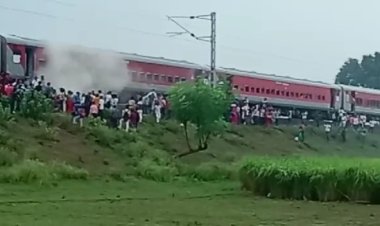 बिग ब्रेकिंग: दरभंगा-समस्तीपुर रेल खंड पर थलवारा के पास बिहार संपर्क क्रांति सुपरफास्ट के पहिए से निकला धुंआ, ब्रेक वाइंडिंग की वजह से निकली धुंआ, यात्रियों के बीच मची हड़कंप