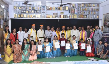 दरभंगा में गुरु पूर्णिमा के मौके पर अलग अलग क्षेत्र के साधकों का सम्मान