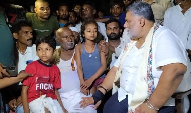 दरभंगा मंडल कारा में कैद विचाराधीन कैदी प्रभाष यादव के मौत के बाद, शोकाकुल परिजन से मुलाकात कर पप्पू यादव ने की न्यायिक जांच की मांग