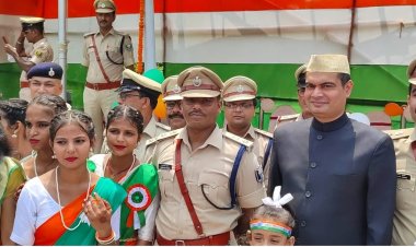 पुलिस लाइन दरभंगा में एसएसपी अवकाश कुमार ने फहराया तिरंगा