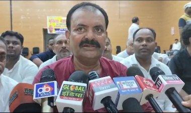 दरभंगा में अपने मांगों के समर्थन में मुखिया संघ ने दिया महाधरना, ग्राम पंचायतों के अधिकार में कटौती को बताया शर्मनाक