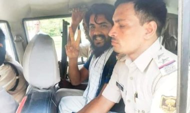 दफ्तर में सरकारी दस्तावेज फाड़ने व दु‌र्व्यवहार करने के आरोप में दो जिला पार्षद हुए गिरफ्तार, अध्यक्ष और उपाध्यक्ष पर लगाया कमीशन ले कर काम करने का आरोप