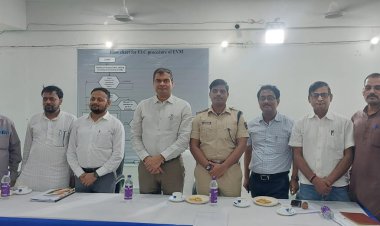 दरभंगा DM Rajeev Roshan और SSP Awakash Kumar ने किया VVPAT-FLC कार्यों की तैयारी का निरीक्षण, राजनीति दलों के प्रतिनिधि भी रहे साथ