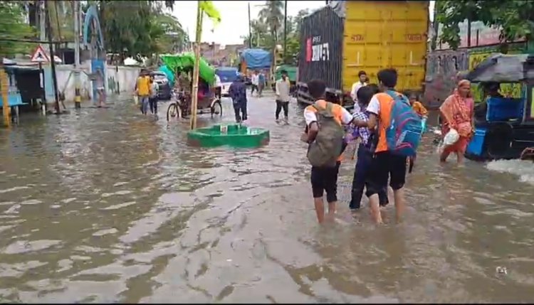 Darbhanga News: नगर निगम की लापरवाही की सजा भुगत रही जनता,थोड़ी-सी बारिश से सड़कों पर भरा पानी, लोग परेशान