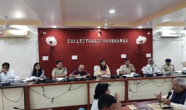 दुर्गा पूजा को लेकर जिला प्रशासन ने की शांति समिति की बैठक, पूजा कमेटियों को दिए जरूरी निर्देश
