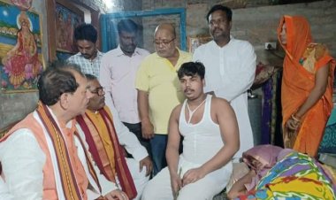 दरभंगा में पीड़ित परिवार से मिलने पहुंचे नेता प्रतिपक्ष विजय सिन्हा, सरकार पर साधा निशाना, बिहार में बैठे लोग शराब- बालू के खेल में लिप्त, पूरी तरह से फेलियोर है लॉ एंड ऑर्डर