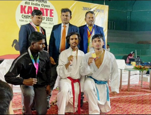 बनारस में आयोजित नेशनल कराटे चैंपियनशिप में प्रिंस ने गोल्ड पदक हासिल कर बढ़ाया मिथिला का मान, कामयाबी से गांव में खुशी की लहर