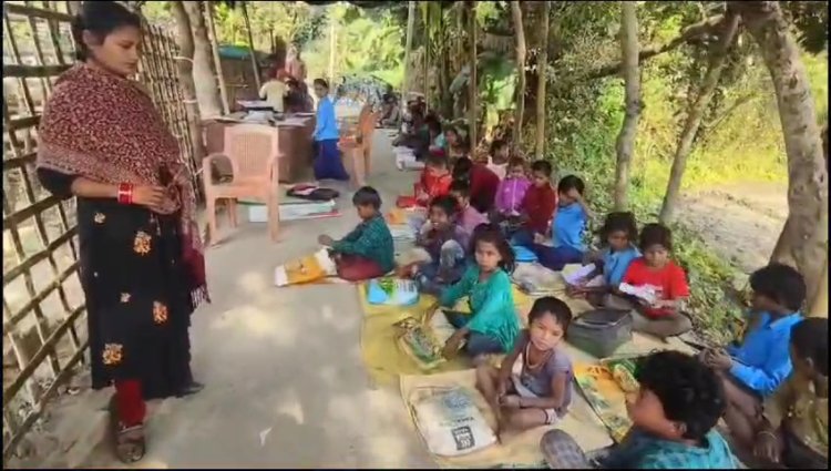सड़क पर पाठशाला: दरभंगा का एक ऐसा स्कूल जहां सड़क पर पोलोथिन टांगकर पढ़ने को विवश है छात्र, पशु खटाल में बनता है दोपहर का भोजन, वहीं खाते हैं मिड-डे-मील