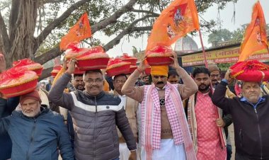 दरभंगा से अयोध्या धाम के लिए भार रवाना: सांसद के नेतृत्व में श्यामा मंदिर से 501 उपहार लेकर श्रद्धालुओं अयोध्या के लिए रवाना, 13 जनवरी को अयोध्या पहुंचेंगे