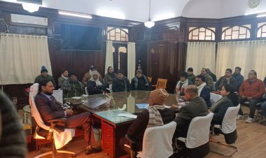मिथिला विश्वविद्यालय के कुलपति प्रो. संजय कुमार चौधरी ने पदाधिकारियों के साथ की बैठक, कार्यों का लिया जानकारी और दिया आवश्यक निर्देश
