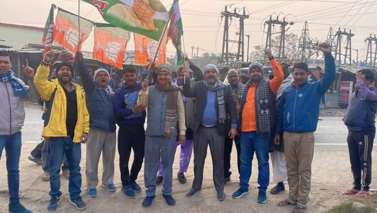 बिहार मे भाजपा जदयू की सरकार बनने पर दरभंगा में भाजपा कार्यकर्ताओं के बीच खुशी की लहर