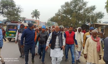 भाजपा विधायक मिश्री लाल यादव को सता रहा अपने बेटे के इनकाउंटर का डर, कहा गिरफ्तारी के 8 घंटे के बाद धीरज का कोई सुराग नही, विधायक ने अपने समर्थकों के साथ प्रशासन के खिलाफ निकाला मार्च