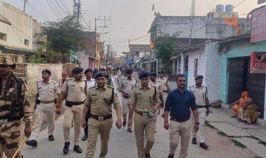 होली और रमजान को लेकर दरभंगा प्रशासन अलर्ट: पुलिस ने निकाला फ्लैग मार्च, लोगों से की शांति से पर्व मनाने की अपील