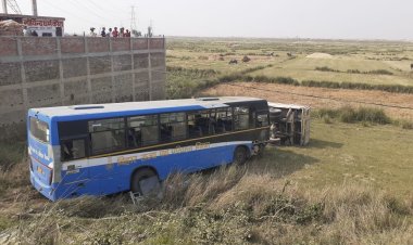 दरभंगा एनएच-27 पर भीषण सड़क हादसा: तेज रफ्तार बस की हाइवा से टक्कर, बस और हाइवा के उड़े परखच्चे, पांच गंभीर घायलों का डीएमसीएच में चल रहा है ईलाज.....