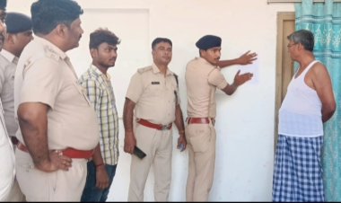 पुलिस लॉकर से आरोपी को छुड़ाने के मामले में बिहार पुलिस अब एक्शन मूड में: दरभंगा में 23 अभियुक्तों के घरों पर चिपकाया इश्तेहार, सरेंडर नहीं करने पर होगी कुर्की जब्ती....