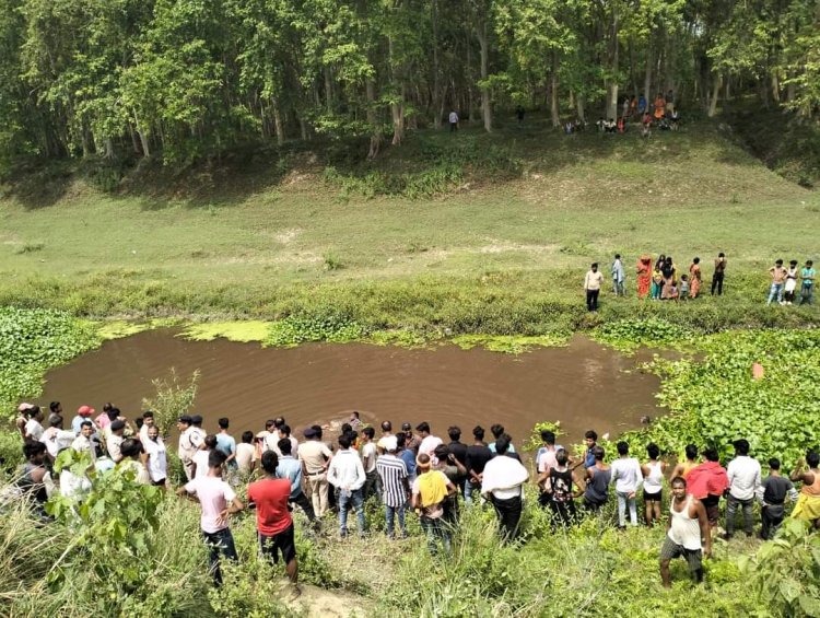 दरभंगा में भीषण हादसा, प्रसिद्ध तीर्थ स्थल सतीस्थान में बच्चों का मुंडन करवाने आ रहे थे श्रद्धालु, बागमती नदी में जा गिरी ऑटो ; 9 लोग घायल, सभी का डीएमसीएच में चल रहा है ईलाज