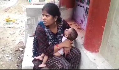 पति की दूसरी शादी की बात सुनकर पहली पत्नी ने किया हाई वोल्टेज ड्रामा, घंटो मासूम बेटी के साथ बंद दरवाजे पर बैठी रही वर्षा, पुलिस कर रही है मामले की जांच