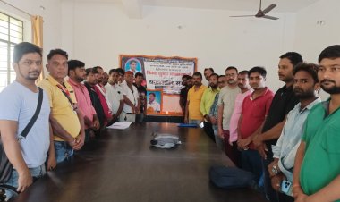 वरिष्ठ पत्रकार विजय श्रीवास्तव के आकस्मिक निधन से पत्रकारों में शोक की लहर, जिला मुख्यालय के प्रेस क्लब में पत्रकार मित्रों के द्वारा श्रद्धांजलि सभा आयोजित कर मीडियाकर्मियों ने प्रकट की अपनी संवेदना......