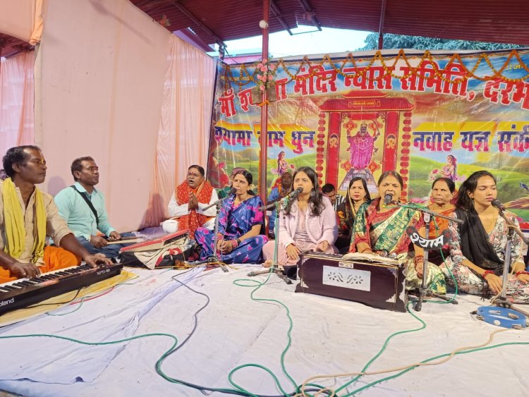 दरभंगा के श्यामा माय मंदिर परिसर में मां श्याम नामधुन नवाह यज्ञ में लगातार बढ़ रही है श्रद्धालुओं की संख्या